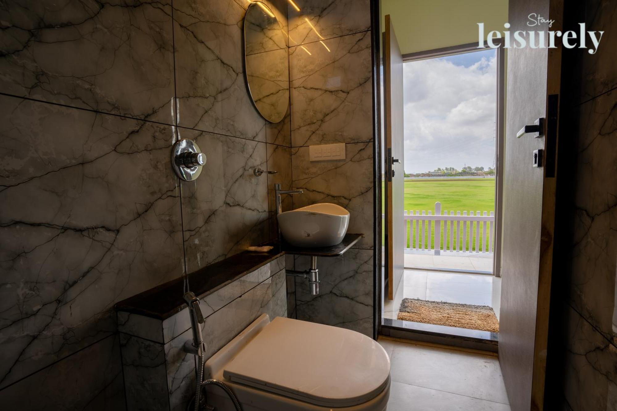 Stay Leisurely - Pavilion By The Hills, Lonavala - Stadium View Rooms Exteriör bild